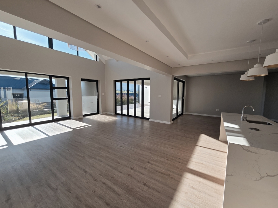 4 Bedroom Property for Sale in Kingswood Golf Estate Western Cape